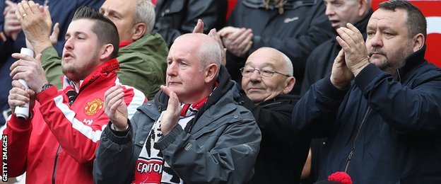 Manchester United fans paid tribute with a minute's applause in the fifth minute