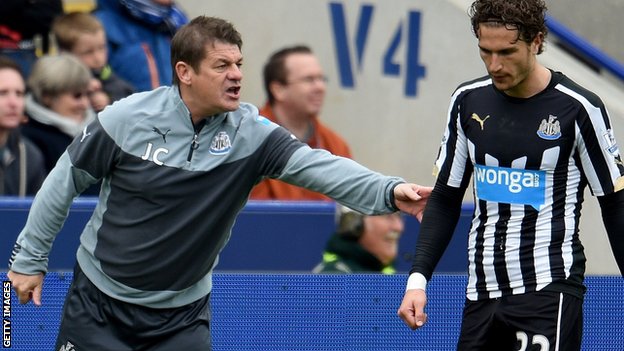 Carver rimangono come Newcastle direttore