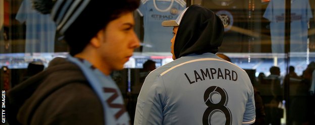 Fans wear Frank Lampard shjirts