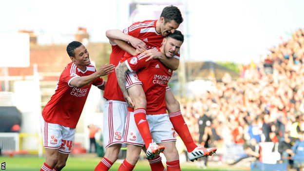 Swindon 5-5 Sheffield United (7-6 agg)