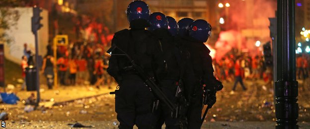 Benfica fans and riot police