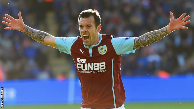 Winger Wallace a lasciare Burnley