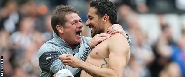 Newcastle boss John Carver celebrates with Jonas Gutierrez 