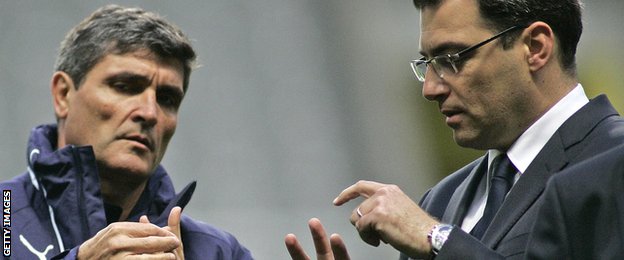 Juande Ramos (right) was recommended by Damien Comolli (right) for the Spurs job