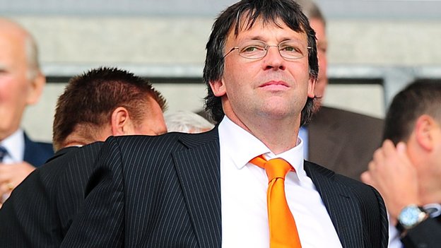 Blackpool Oyston accetta carica FA