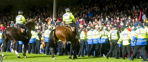 Regan imbarazzato da scene Fir Park