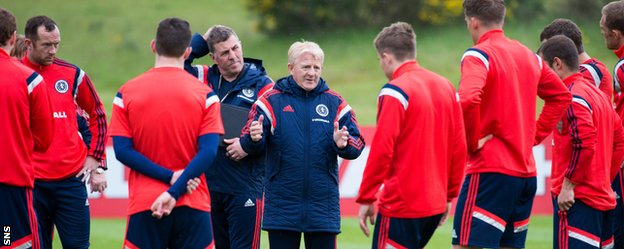 Gordon Strachan with his squad in training