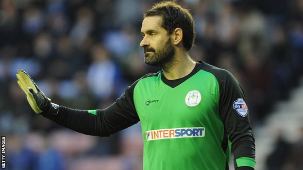 Derby segno Wigan portiere Carson