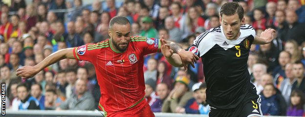 Ashley Richards battles Jan Vertonghen for the ball