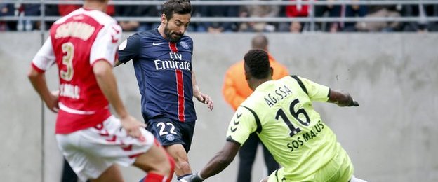 Ezequiel Lavezzi of Paris St-Germain is denied by Reims goalkeeper  Kossi Agassa