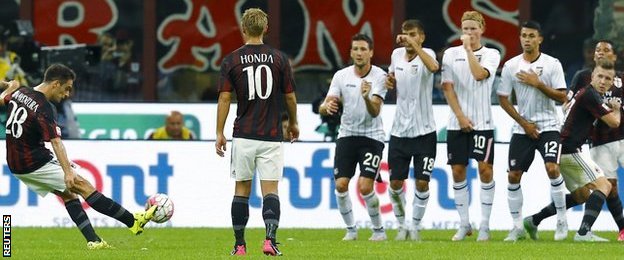 Giacomo Bonaventura scores a free-kick against Palermo