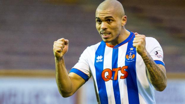 Charlton accordo affare per di Kilmarnock Magennis