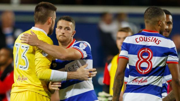 QPR visto lasciando Swindon in EFL Coppa sparatoria