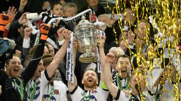 Fuori folla di 226 a bordo della Champions League – favola di Dundalk