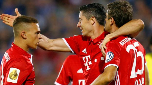 Lewandowski tripletta manda Bayern attraverso