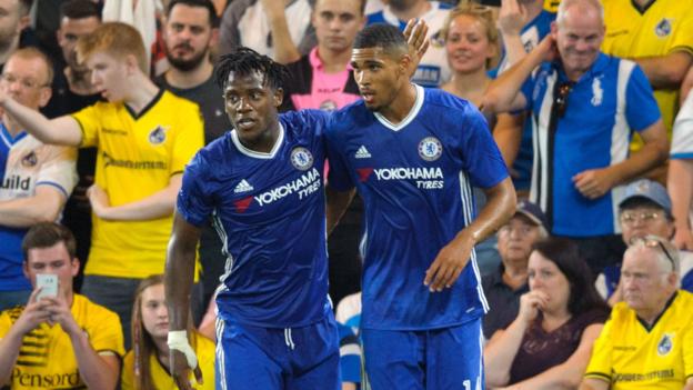 Batshuayi segna una doppietta come il Chelsea tenere a bada Bristol Rovers