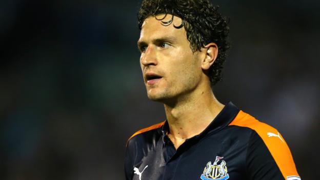 Daryl Janmaat: Watford segno Newcastle terzino per prezzo non rivelata