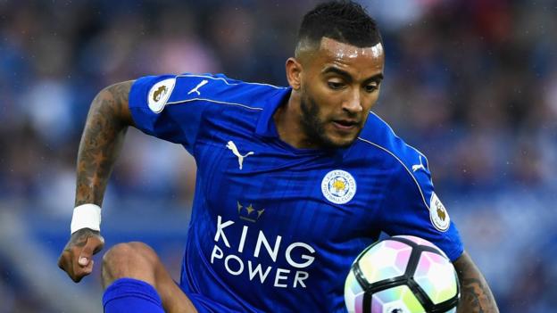 Danny Simpson: Leicester difensore firma nuovo contratto di tre anni